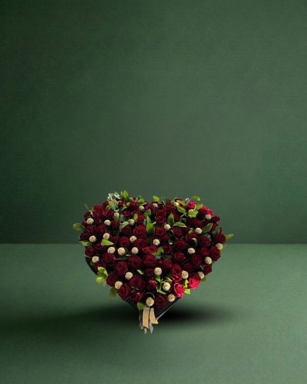 81 Adet Gül & Çikolata Kutusu